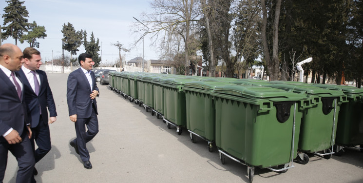 Xaçmaz rayonuna məişət tullantılarının daşınması üçün daha iki yeni texnika verilib