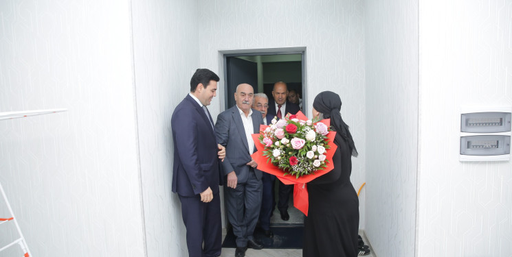 Xaçmazlı iş adamları şəhid anasına ev hədiyyə edib